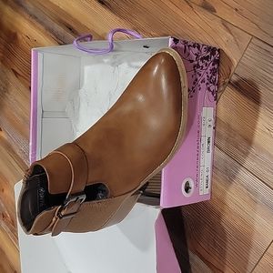 🆕 Reneeze brown ankle boots